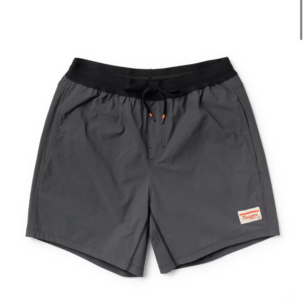 Seager co. Uphill Performer Short Gun Metal Size Medium $70 EUC